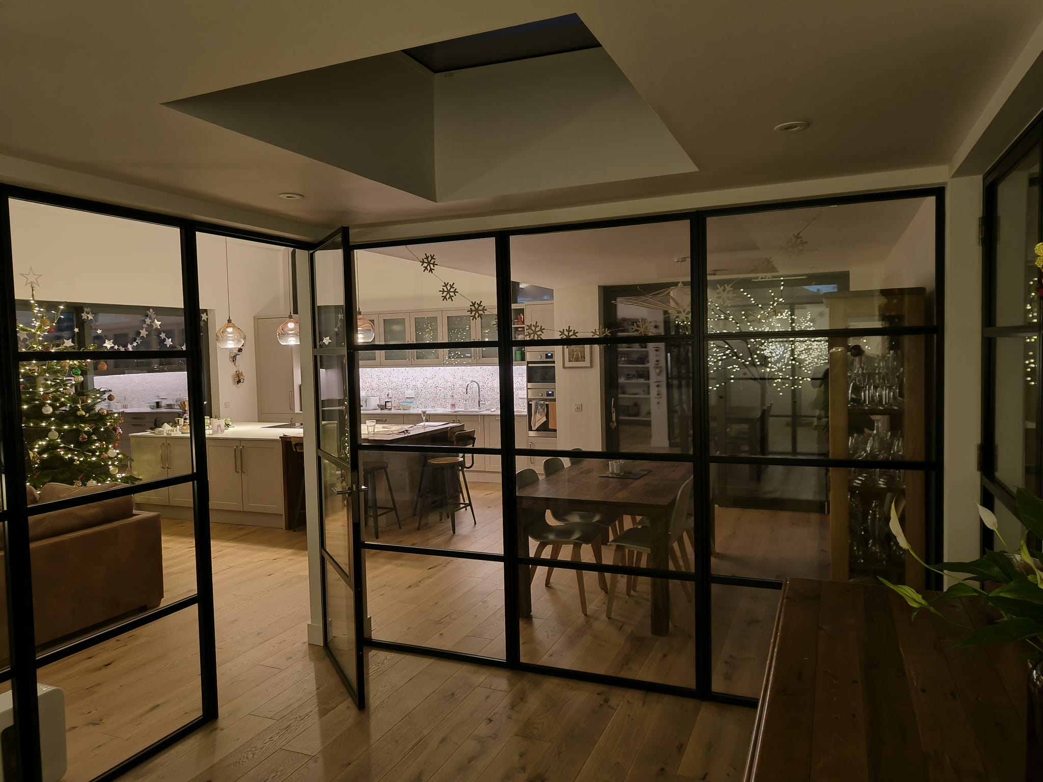 Pinefield Glass | Origin black internal doors